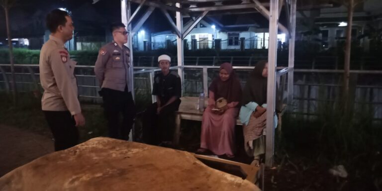 Polsek Cidahu Sambangi Anak Santri dan Santriwati di Desa Cieurih, Berikan Pembinaan Kamtibmas