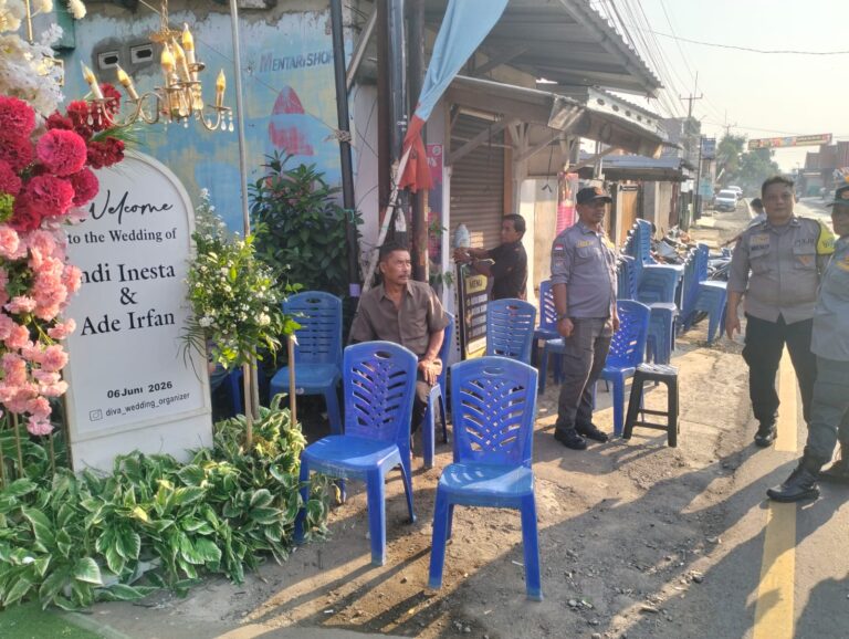 Ciptakan Rasa Aman, Bhabinkamtibmas Desa Kapandayan Laksanakan Pengamanan dan Pengaturan Lalu Lintas di Lokasi Hajatan Warga Binaan