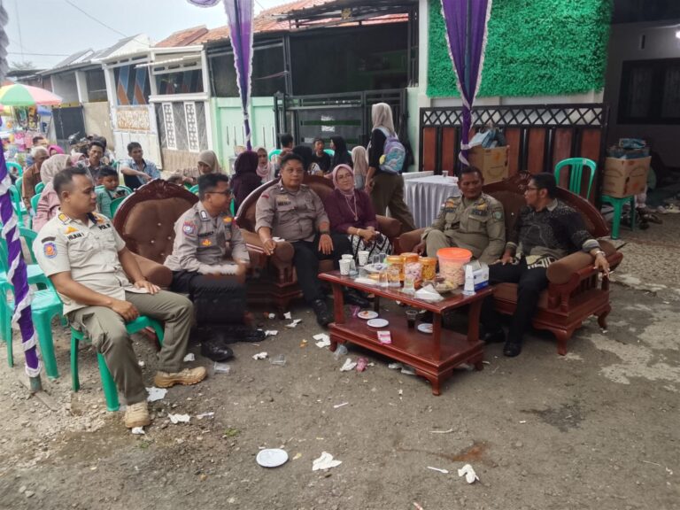 Bhabinkamtibmas Polsek Ciawigebang Bersama Pol PP Kecamatan Ciawigebang Amankan Hiburan Organ Dangdut di Desa Lebaksiuh