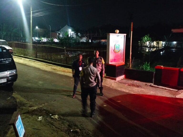 Patroli KRYD Malam Hari, Bhabinkamtibmas Polsek Ciawigebang Antisipasi C3 di Desa Karoya