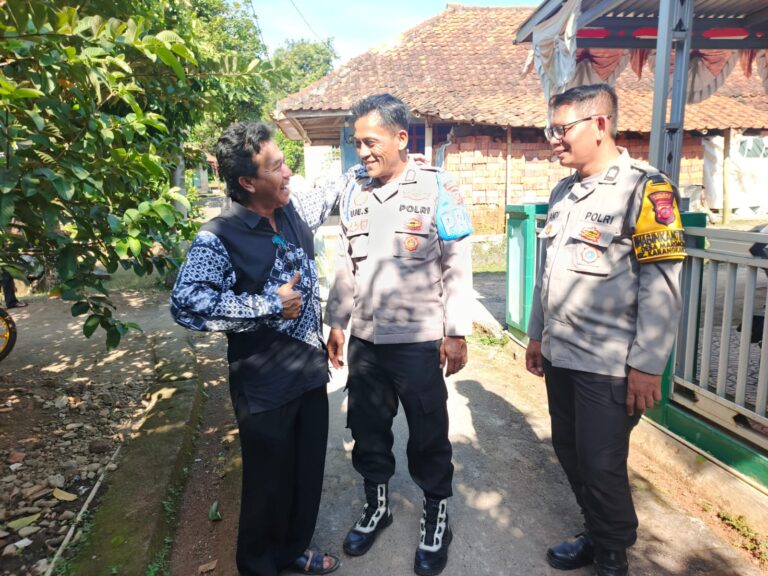 Bhabinkamtibmas Polsek Ciwaru Pererat Kemitraan dengan Warga Melalui Sambang Kamtibmas