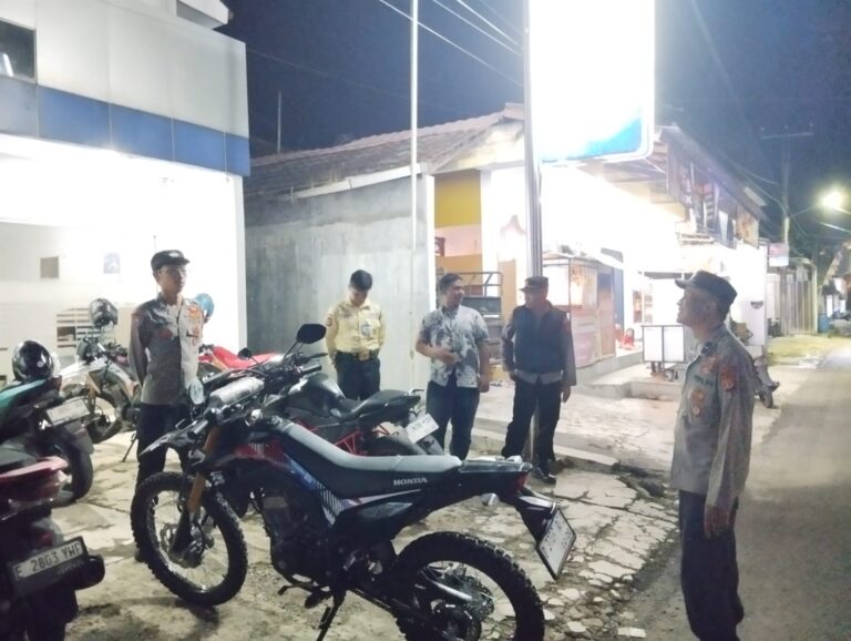 POLSEK SUBANG GELAR PATROLI KRYD ANTISIPASI C3 DAN GANGGUAN KAMTIBMAS PADA MALAM HARI.