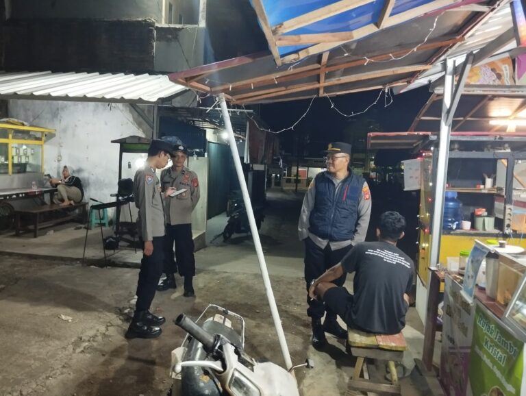 KAPOLSEK SUBANG PIMPIN GELAR PATROLI KRYD ANTISIPASI C3 DAN GANGGUAN KAMTIBMAS PADA MALAM HARI.