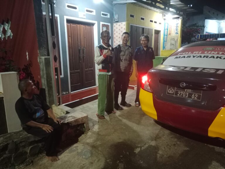 Patroli KRYD Malam Hari, Bhabinkamtibmas Polsek Ciawigebang Ajak Warga Muncangela Tingkatkan Kewaspadaan