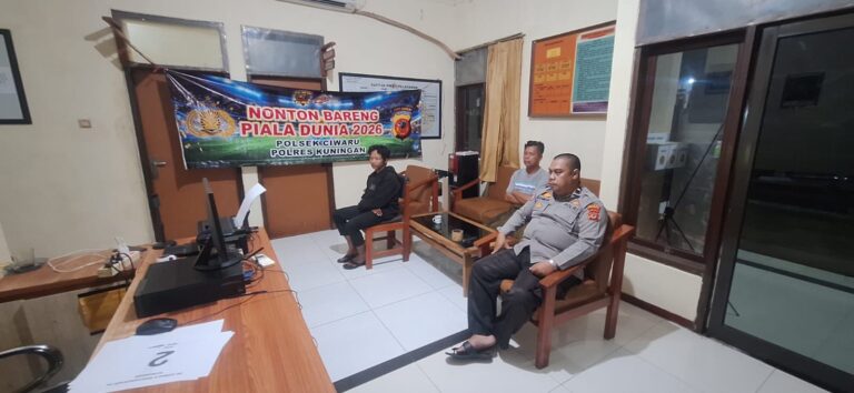 Polsek Ciwaru Gelar Nobar Piala Dunia 2026 Bersama Masyarakat di Mako Polsek