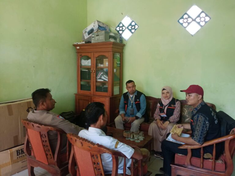 PS. Panit 1 Binmas Polsek Ciawigebang Polres Kuningan Sambangi Pemdes Karamatmulya, Perkuat Koordinasi Harkamtibmas