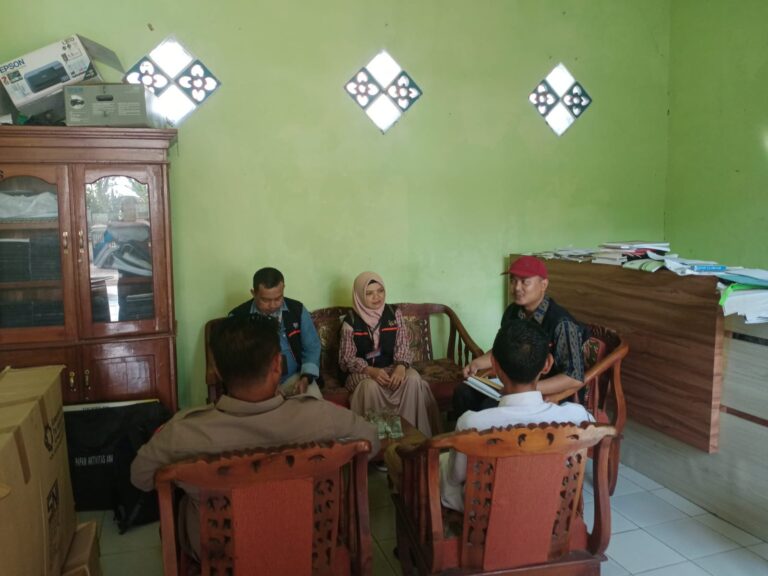 PS. Panit 1 Binmas Polsek Ciawigebang Polres Kuningan Jalin Sinergi dengan Pemdes Karamatmulya Demi Kamtibmas Kondusif