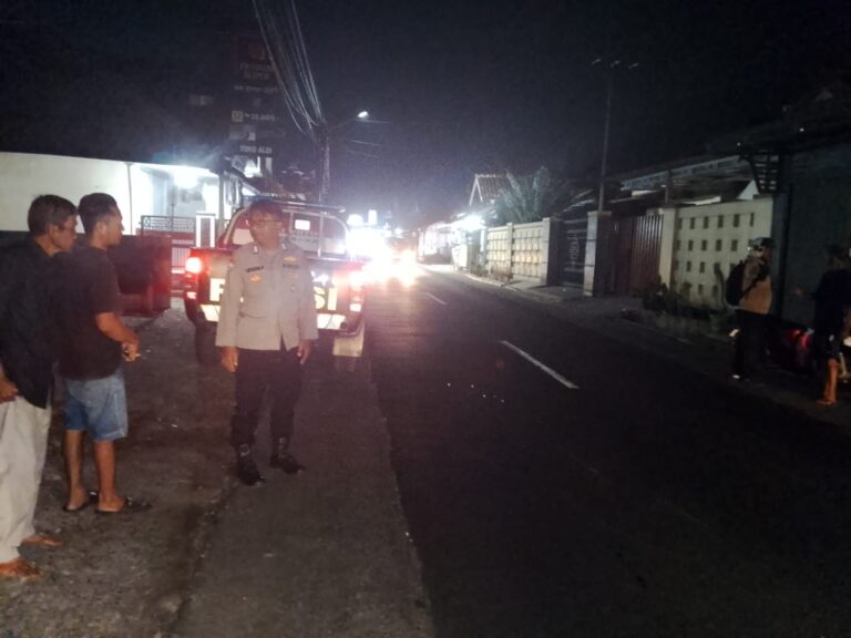 Jaga Kondusivitas Wilayah Jelang Tahun Baru Islam 1448 H, Bhabinkamtibmas Polsek Ciawigebang Intensifkan Patroli KRYD Malam Hari di Desa Pangkalan