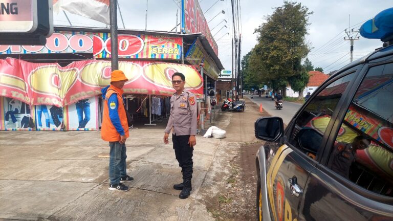 GIAT SAMBANG BHABINKAMTIBMAS AJAK WARGA TETAP JAGA KEAMANAN