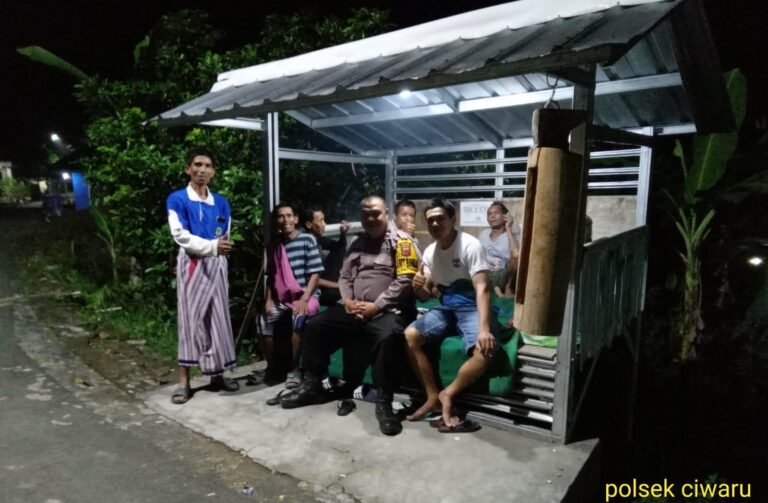 Bhabinkamtibmas Polsek Ciwaru Monitoring Pos Kamling, Perkuat Keamanan Lingkungan Warga