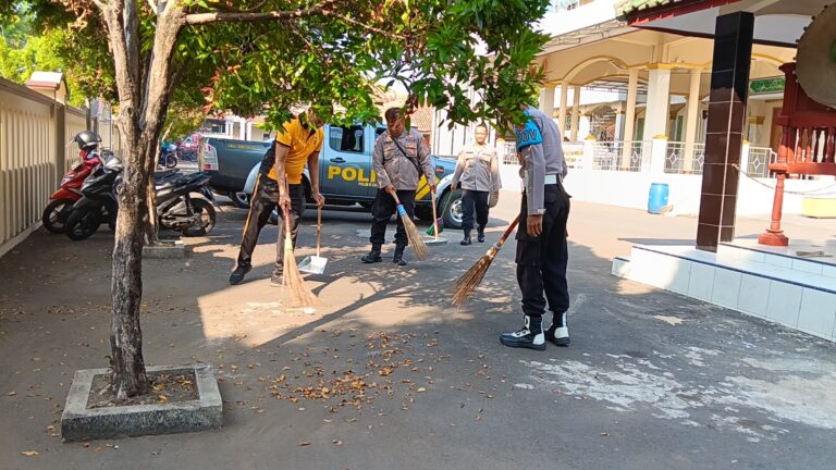 Wujud Kepedulian Polri, Polsek Ciawigebang Laksanakan Bhakti Religi di Masjid Desa Ciawigebang