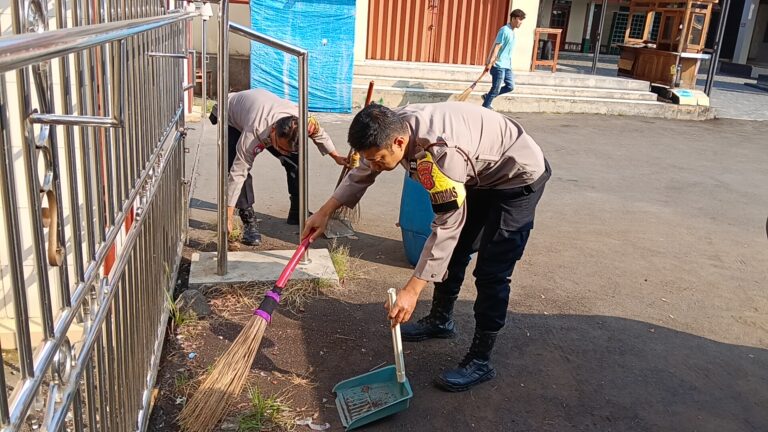 Sambut HUT Bhayangkara ke-80, Polsek Ciawigebang Laksanakan Bhakti Religi di Masjid At Taqwa