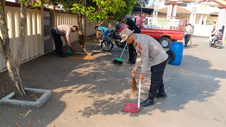 Sinergi Polri dan Masyarakat, Polsek Ciawigebang Gelar Bhakti Religi di Masjid At Taqwa