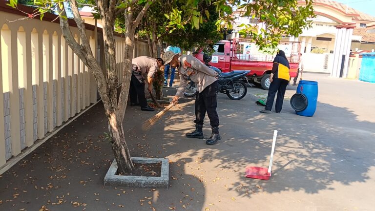 Polsek Ciawigebang Laksanakan Bhakti Religi di Masjid At Taqwa Sambut Hari Bhayangkara ke-80 Tahun 2026