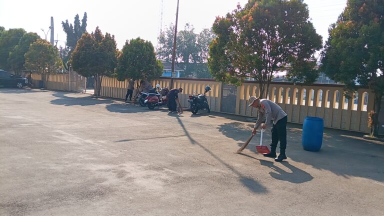 Polsek Ciawigebang Polres Kuningan Laksanakan Bhakti Religi di Masjid At Taqwa Desa Ciawigebang