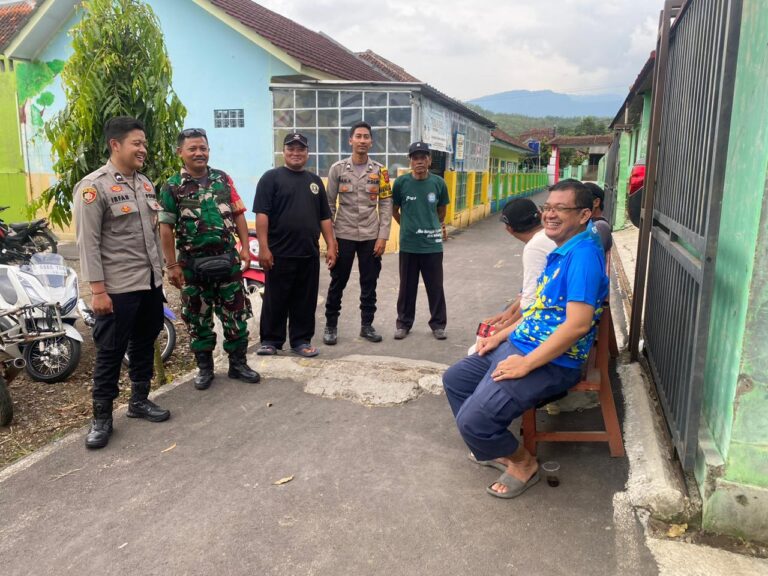 ‘Anggota Patroli Polsek Cibingbin Laksanakan Patroli Dialogis Antisipasi C3, Demi menjaga Kondusifitas diwilayah hukum Polsek Cibingbin’