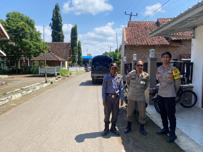 ‘Anggota Patroli Polsek Cibingbin Laksanakan Patroli Dialogis Antisipasi C3, Demi menjaga Kondusifitas diwilayah hukum Polsek Cibingbin’
