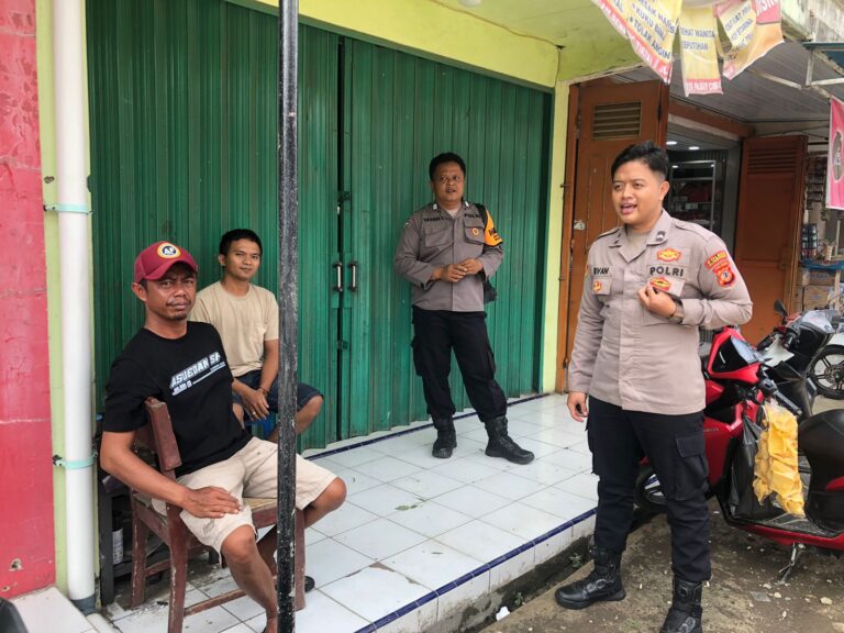 ‘Anggota Patroli Polsek Cibingbin Laksanakan Patroli Dialogis Antisipasi C3, Demi menjaga Kondusifitas diwilayah hukum Polsek Cibingbin’