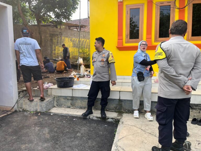 Menyapa Fajar hingga Senja, Anggota Bhabinkamtibmas Polsek Mandirancan Kawal Ketat Stabilitas Wilayah Demi Kenyamanan Warga