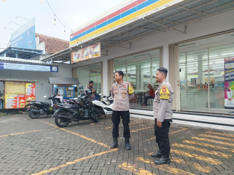 Tingkatkan Sistem Keamanan Mandiri, Jajaran Polsek Mandirancan Dorong Pengelola Swalayan Pasang Alarm Sensor