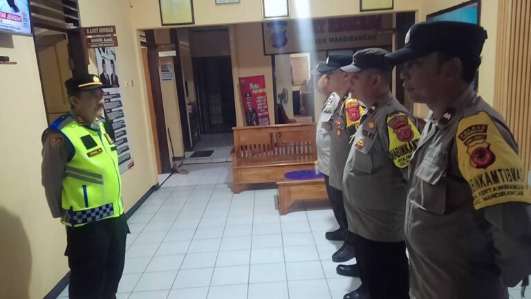Jamin Kenyamanan Publik, Kapolsek Mandirancan Gelar Apel Persiapan Operasi Skala Besar di Wilayah Hukum