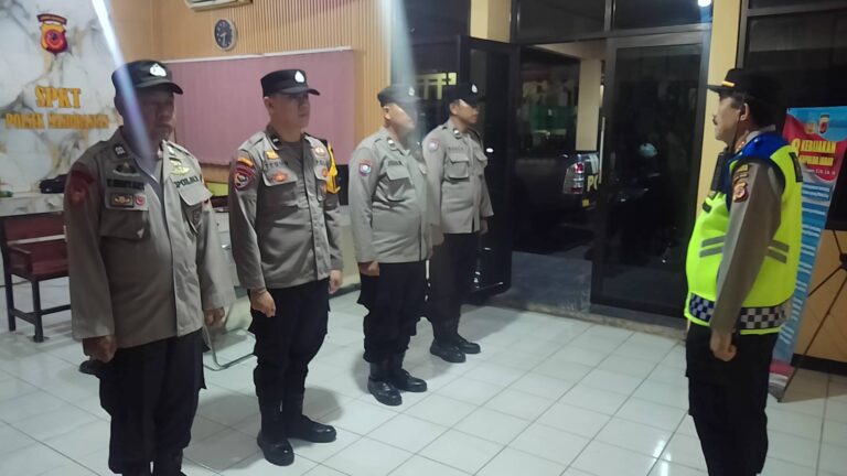 Solusi Taktis Hadapi Kejahatan Malam, Kapolsek Mandirancan Pimpin Apel Pengecekan Kesiapan Unit Patroli