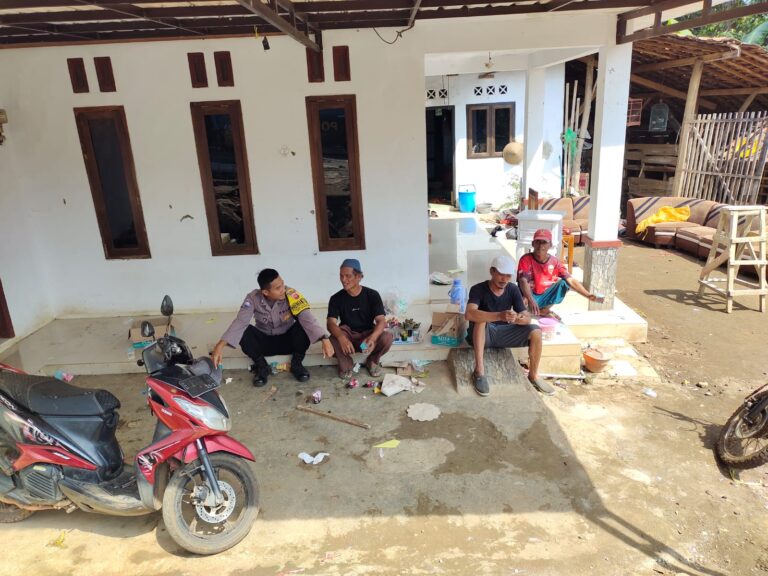 Perkuat Kedekatan dengan Masyarakat dan Tingkatkan Kewaspadaan terhadap C-3, Bhabinkamtibmas Desa Patalagan Laksanakan Sambang dan Silaturahmi Kamtibmas kepada Warga Binaan
