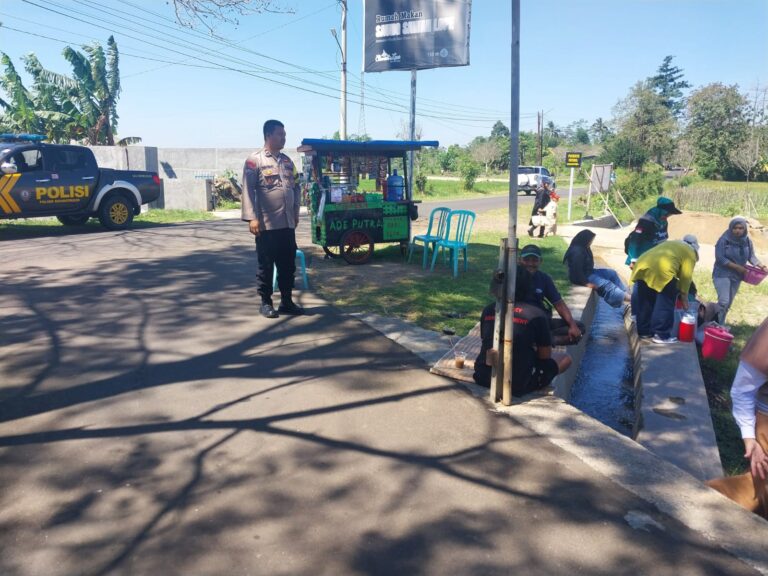 Piket Polsek Kramatmulya Laksanakan Patroli Siang, Antisipasi C3 dan Gangguan Kamtibmas Sambangi Warga Masyarakat Desa Cikaso