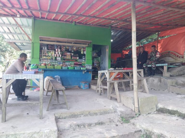 Piket Polsek Kramatmulya Laksanakan Patroli Siang, Antisipasi C3 dan Gangguan Kamtibmas Sambangi Warga Masyarakat Desa Pajambon