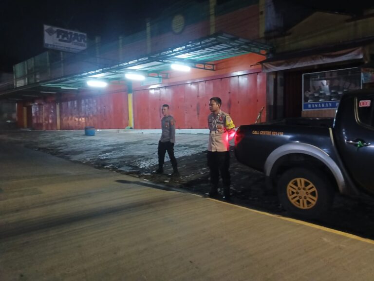 Siaga Larut Malam, Unit Patroli Mobile Polsek Mandirancan Bentengi Sektor Pertokoan dari Ancaman Pembobolan