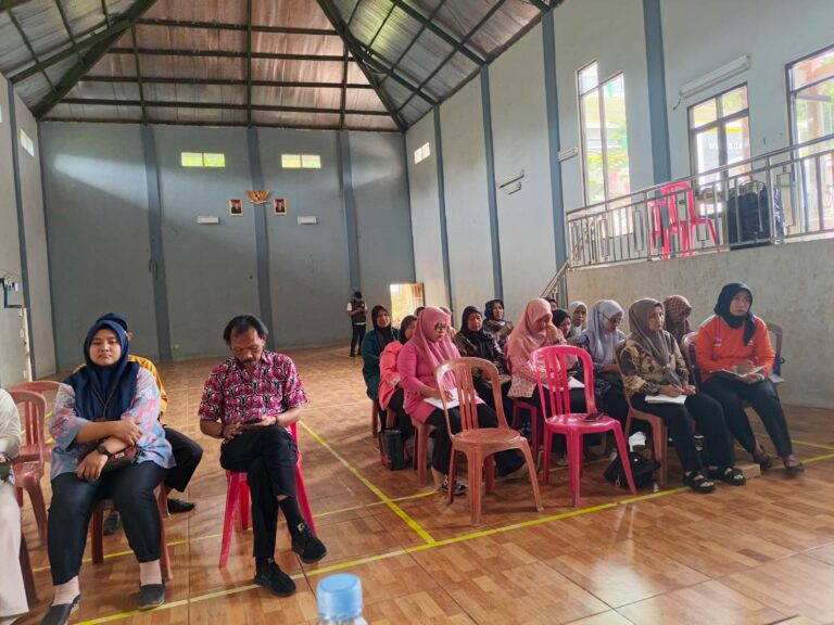 Bhabinkamtibmas Desa Danalampah Hadiri Pra Musyawarah Desa Rembug Stunting, Dorong Komitmen Bersama dan Edukasi Kamtibmas untuk Mendukung Pencegahan Stunting