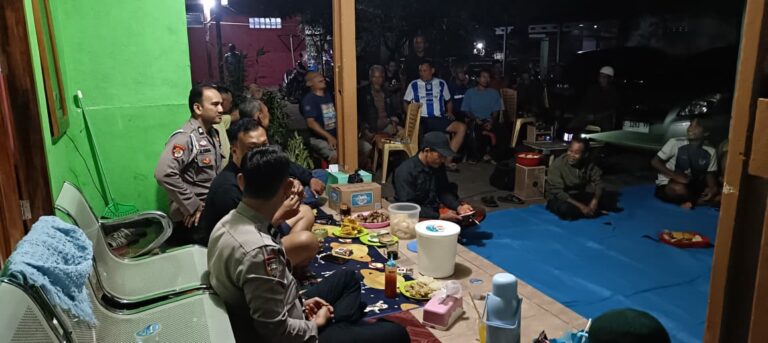 Patroli KRYD Polsek Pancalang Monitoring Nonton Bareng Semifinal Piala AFF U-19 Indonesia Vs Australia, Sampaikan Himbauan Kamtibmas dan Antisipasi Gangguan C3 demi Menjaga Kondusifitas Desa Rajawetan