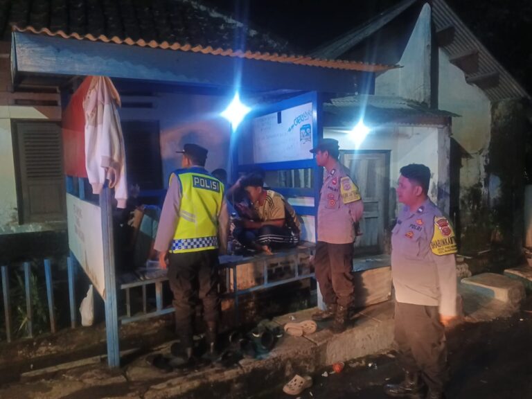 Menembus Sunyinya Malam, Kapolsek Mandirancan Rangkul Remaja di Blok Wage Demi Cegah Kenakalan Jalanan