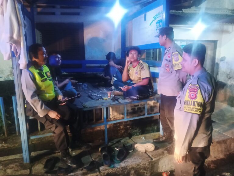 Antisipasi Gangguan Malam Hari, Kapolsek Mandirancan Bubarkan Kerumunan Remaja di Blok Wage Guna Redam Potensi Kriminalitas