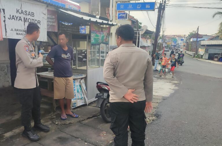 Akselerasi Keamanan Berbasis Lingkungan, Polsek Mandirancan Gencarkan Door to Door System Tangkal Berita Bohong