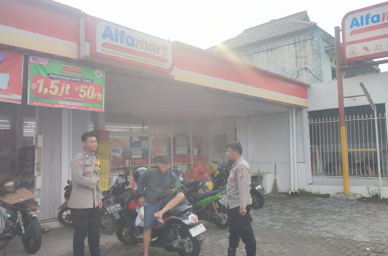Edukasi Kewaspadaan Kasir Ritel, Ka SPKT 2 Polsek Mandirancan Sosialisasikan Tips Tangkal Gendam dan Berita Hoax
