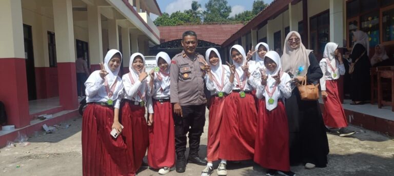 Kapolsek Pancalang Ipda Lukman Hakim Laksanakan Patroli Sambang dan Silaturahmi Kamtibmas ke SD Negeri Silebu sebagai Upaya Mempererat Kemitraan Polri dengan Dunia Pendidikan