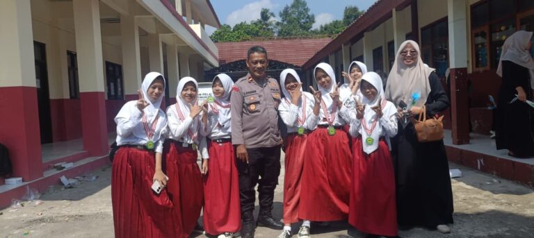 Kapolsek Pancalang Ipda Lukman Hakim Laksanakan Patroli Sambang dan Silaturahmi Kamtibmas ke SD Negeri Silebu sebagai Upaya Mempererat Kemitraan Polri dengan Dunia Pendidikan dan Mewujudkan Situasi Wilayah yang Kondusif