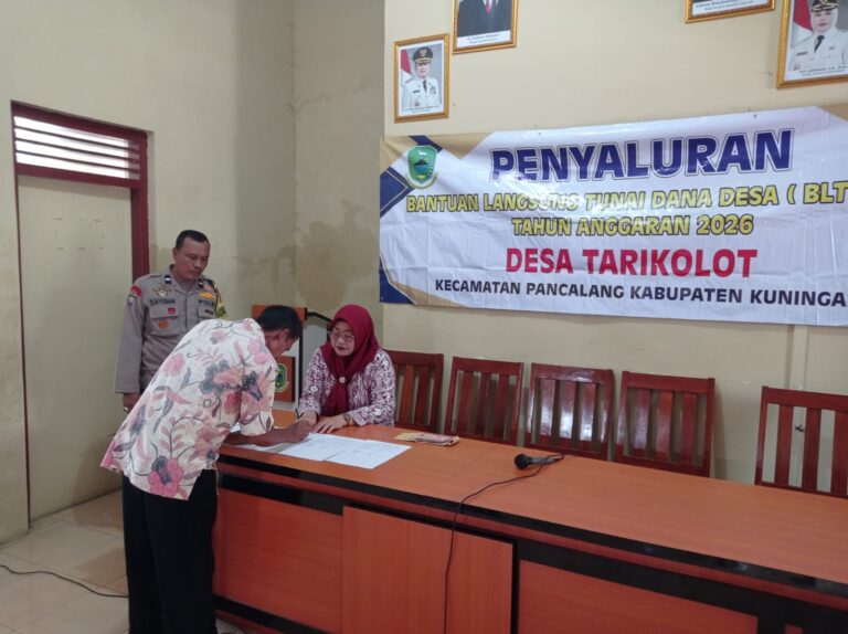 Bhabinkamtibmas Aipda Djayusman Laksanakan Monitoring Penyaluran BLT Dana Desa Triwulan Kedua Tahun 2026 guna Memastikan Bantuan Tepat Sasaran dan Berjalan Tertib serta Lancar