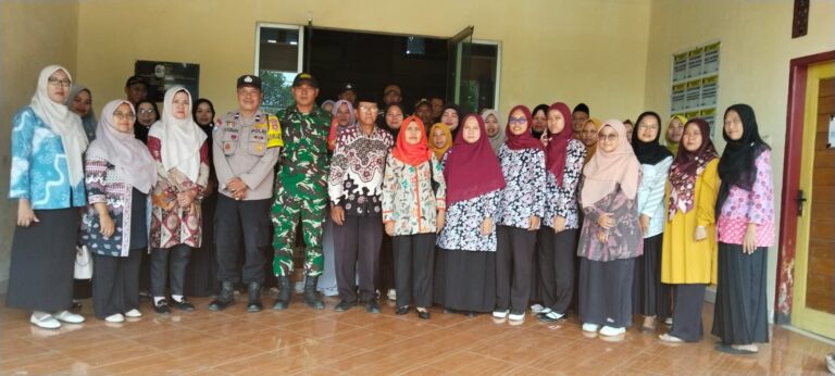 Personil Polsek Pancalang Hadiri Kegiatan Rembuk Stunting Desa Sumbakeling serta Sampaikan Himbauan Kamtibmas dan Edukasi Pentingnya Pola Hidup Sehat untuk Mendukung Kesejahteraan Masyarakat